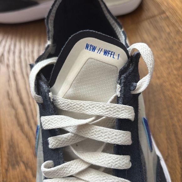 Nike Wattle One SE sneakers in phantom/hyper royal - Picture 8 of 13